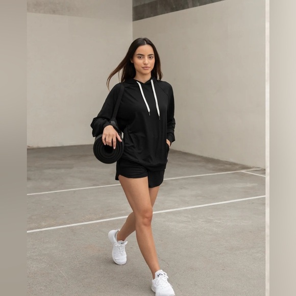Feat Women's Full Set Pullover Roam Hoodie + Roam Shorts Black Size Small - Picture 1 of 16